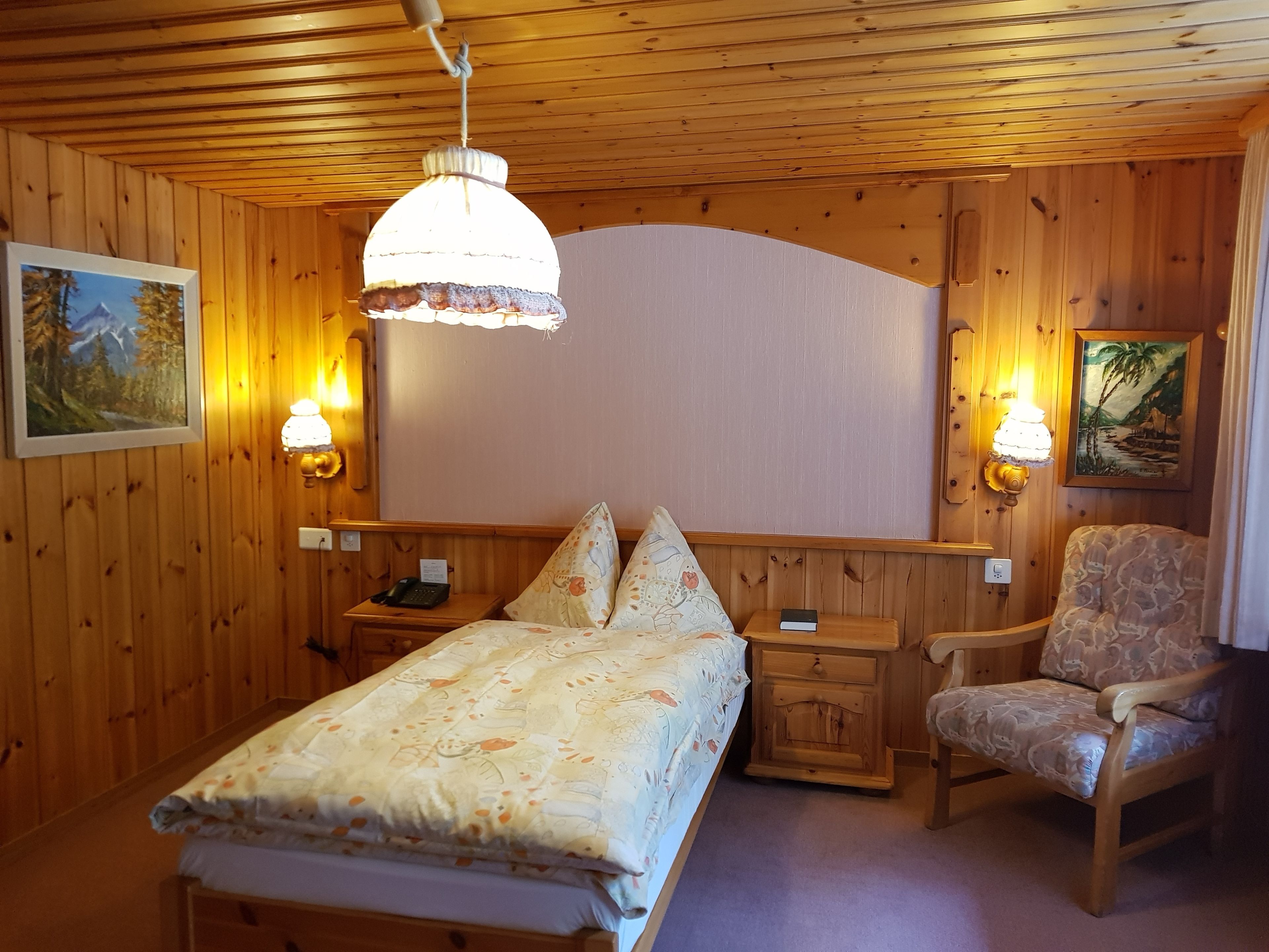chalet (single) | in-room safe, desk, free wifi, bed sheets