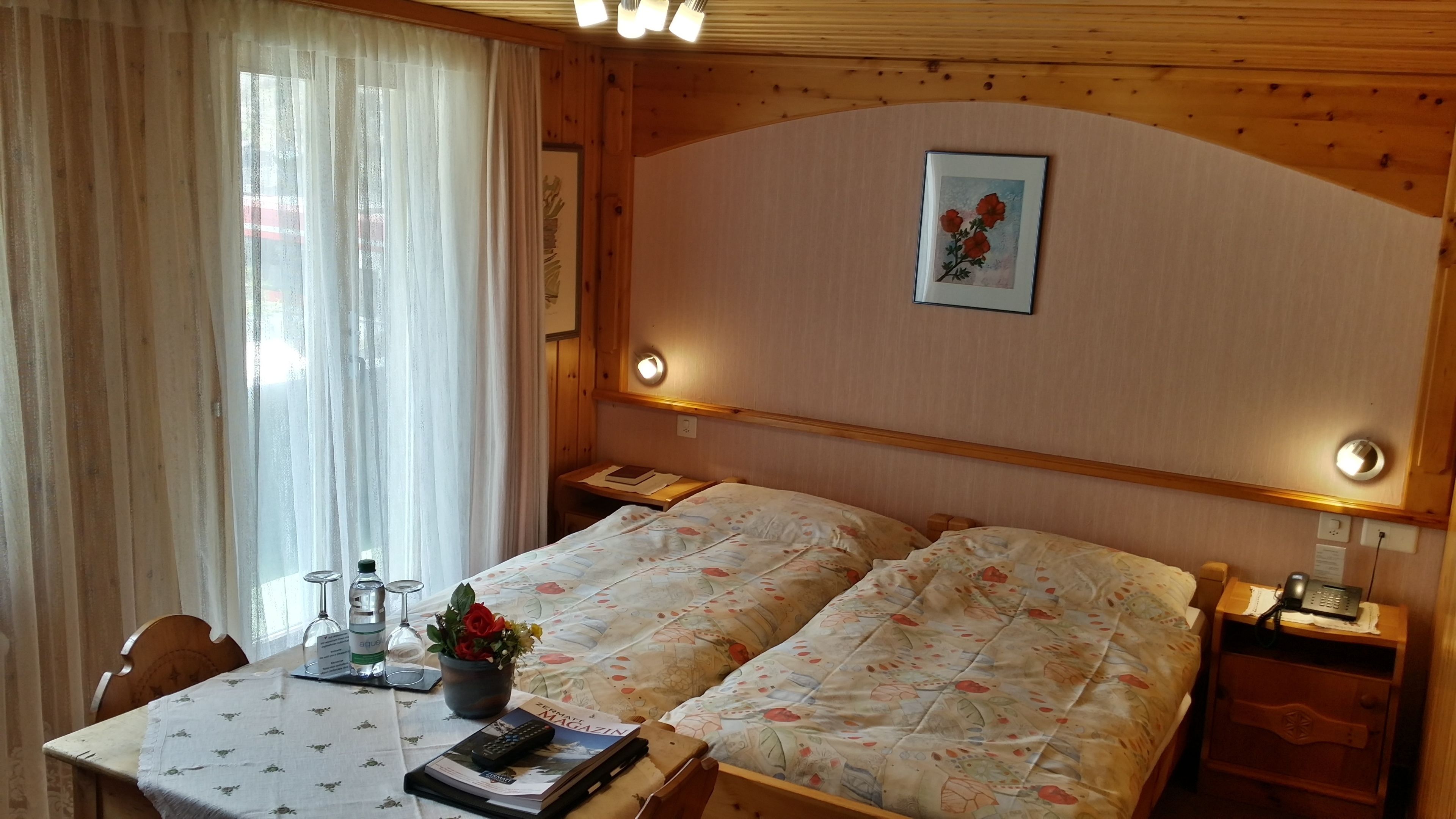 chalet (double) | in-room safe, desk, free wifi, bed sheets