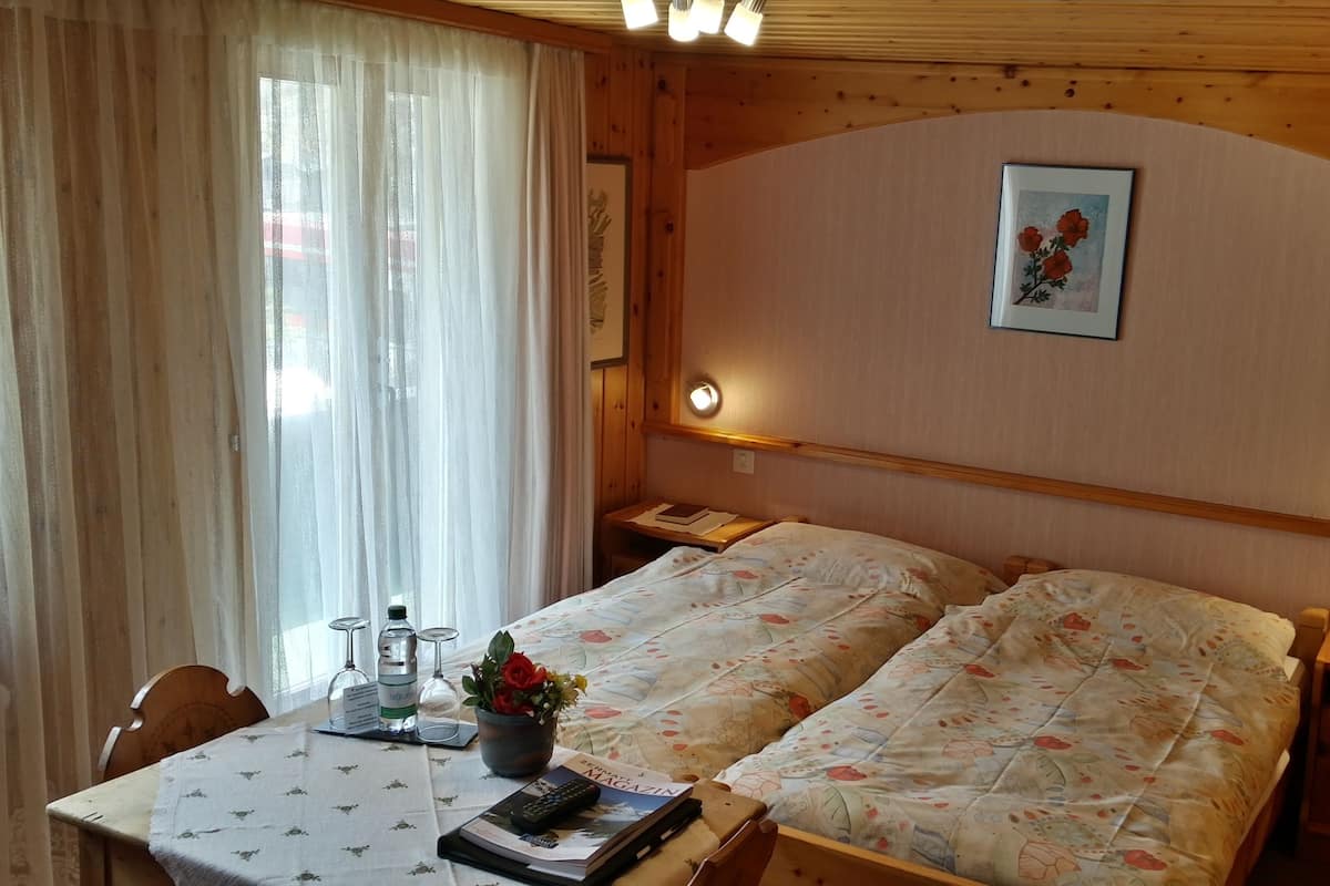 chalet (double) | in-room safe, desk, free wifi, bed sheets