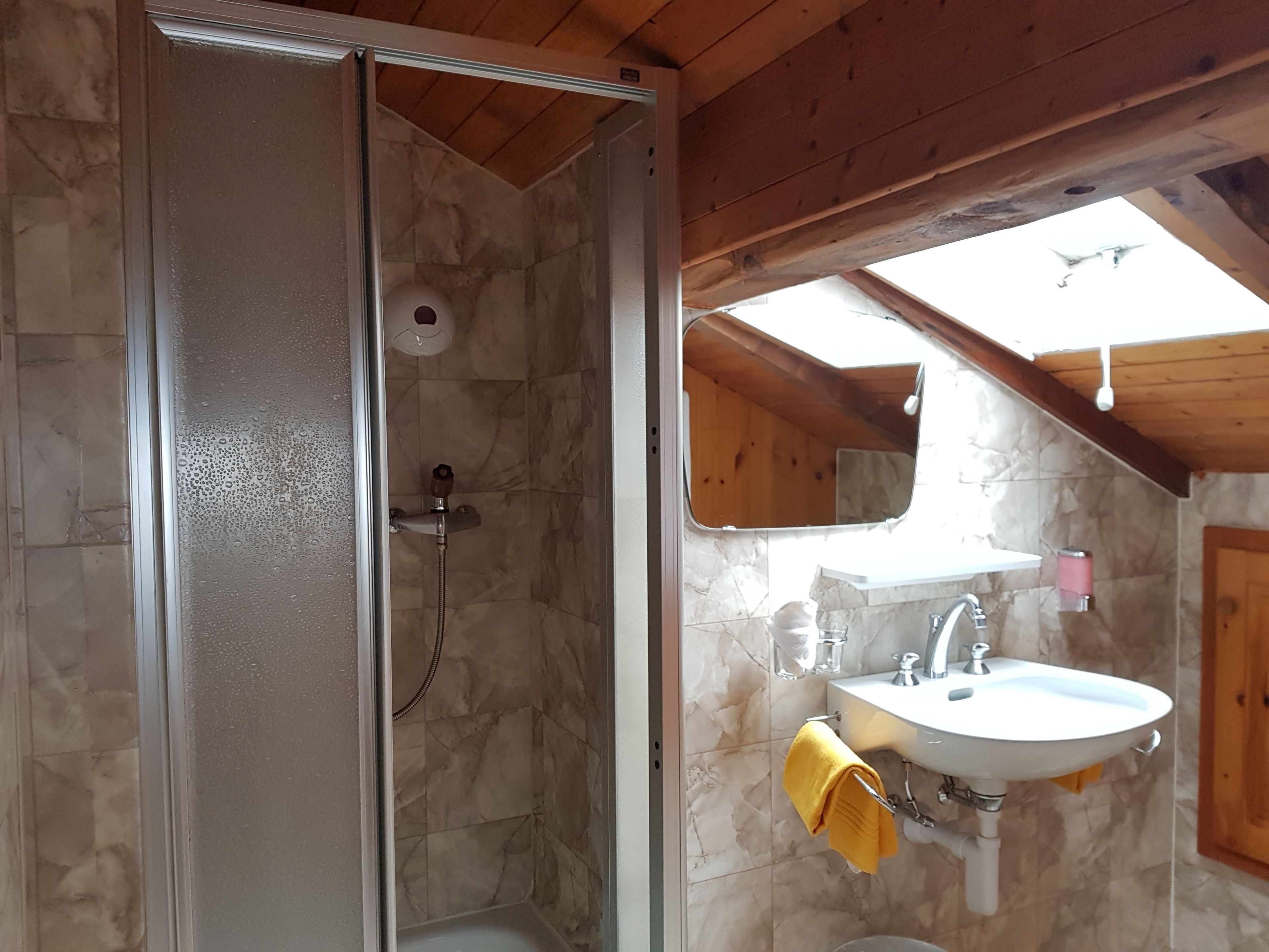 chalet (triple) | bathroom | shower, free toiletries, hair dryer, towels