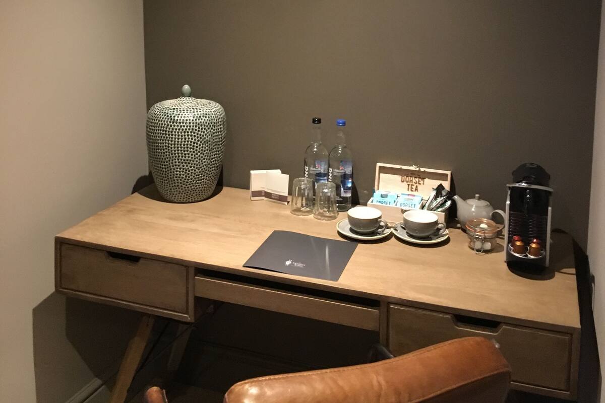 Luxury Double Room | Premium bedding, desk, iron/ironing board (on request), WiFi (free)