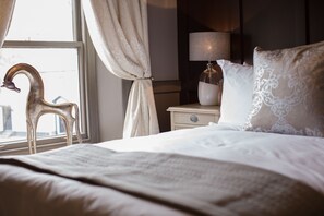 Double or Twin Room | Premium bedding, desk, iron/ironing board, free WiFi - The Lion Hotel - Pub & Restaurant (Wimborne)