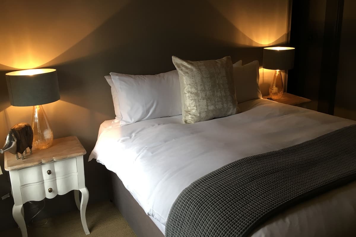 Double or Twin Room | Premium bedding, desk, iron/ironing board (on request), WiFi (free)