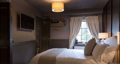 The Lion Hotel - Pub & Restaurant