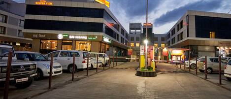 Gratis parkeerplaatsen, gratis valetparkeerservice