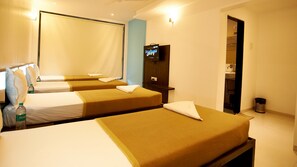 Family A/C	 | Premium bedding, memory-foam beds, in-room safe, desk - Hotel Golden View (Rahata)