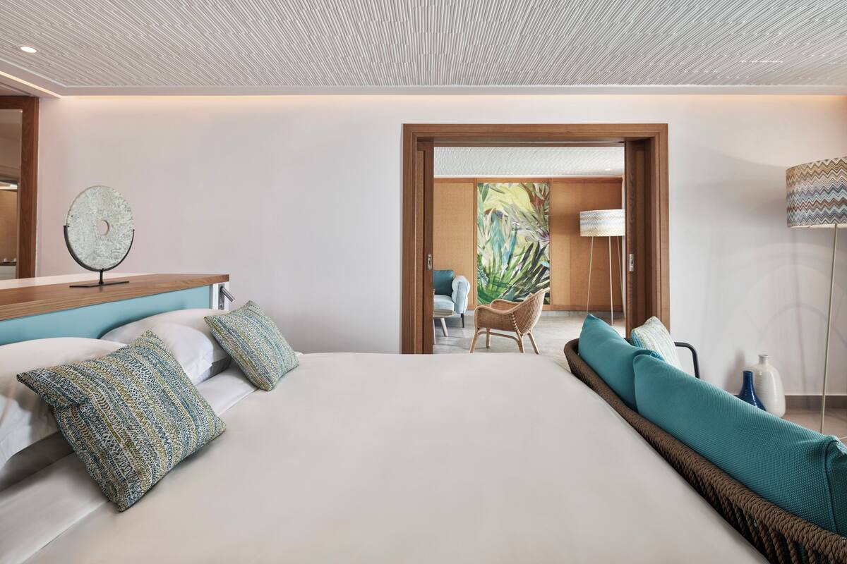 Premium bedding, pillowtop beds, minibar, in-room safe