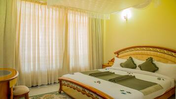 Tallelokero huoneessa, pimennysverhot, ilmainen Wi-Fi