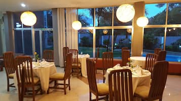 Breakfast, lunch, dinner served; local and international cuisine