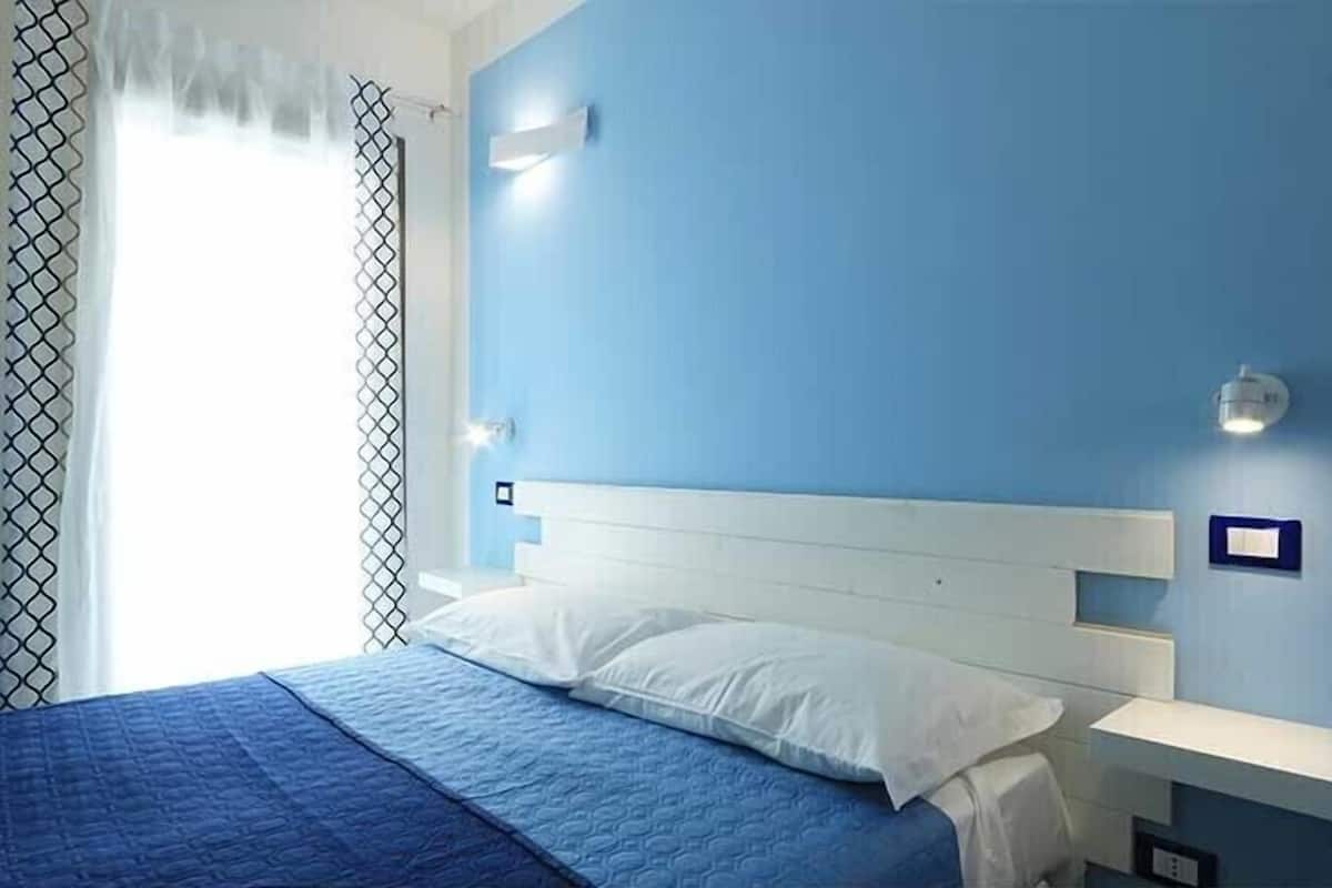 Premium bedding, cots/infant beds, rollaway beds, free WiFi