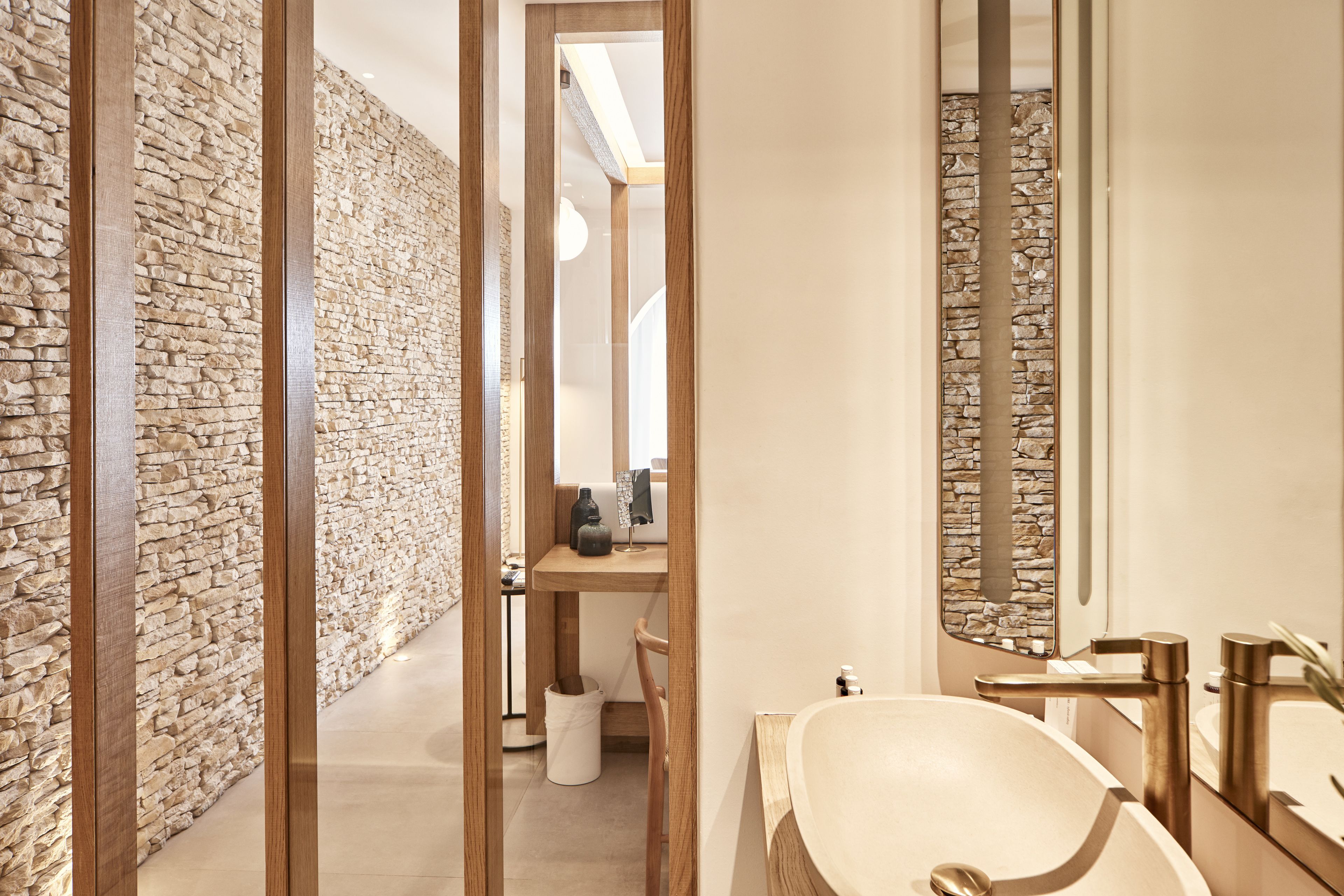 premium bedding, pillow-top beds, minibar, in-room safe