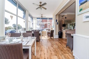 Restaurant - The New England (Eastbourne)