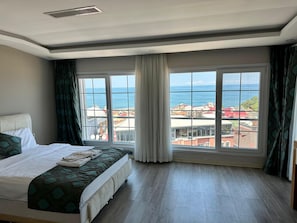 Suite Royal (King) | Minibar, cortinas blackout, insonorización y wifi gratis