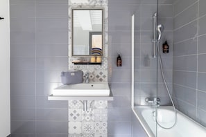 雙床房 | 浴室 | 免費盥洗用品、吹風機、毛巾