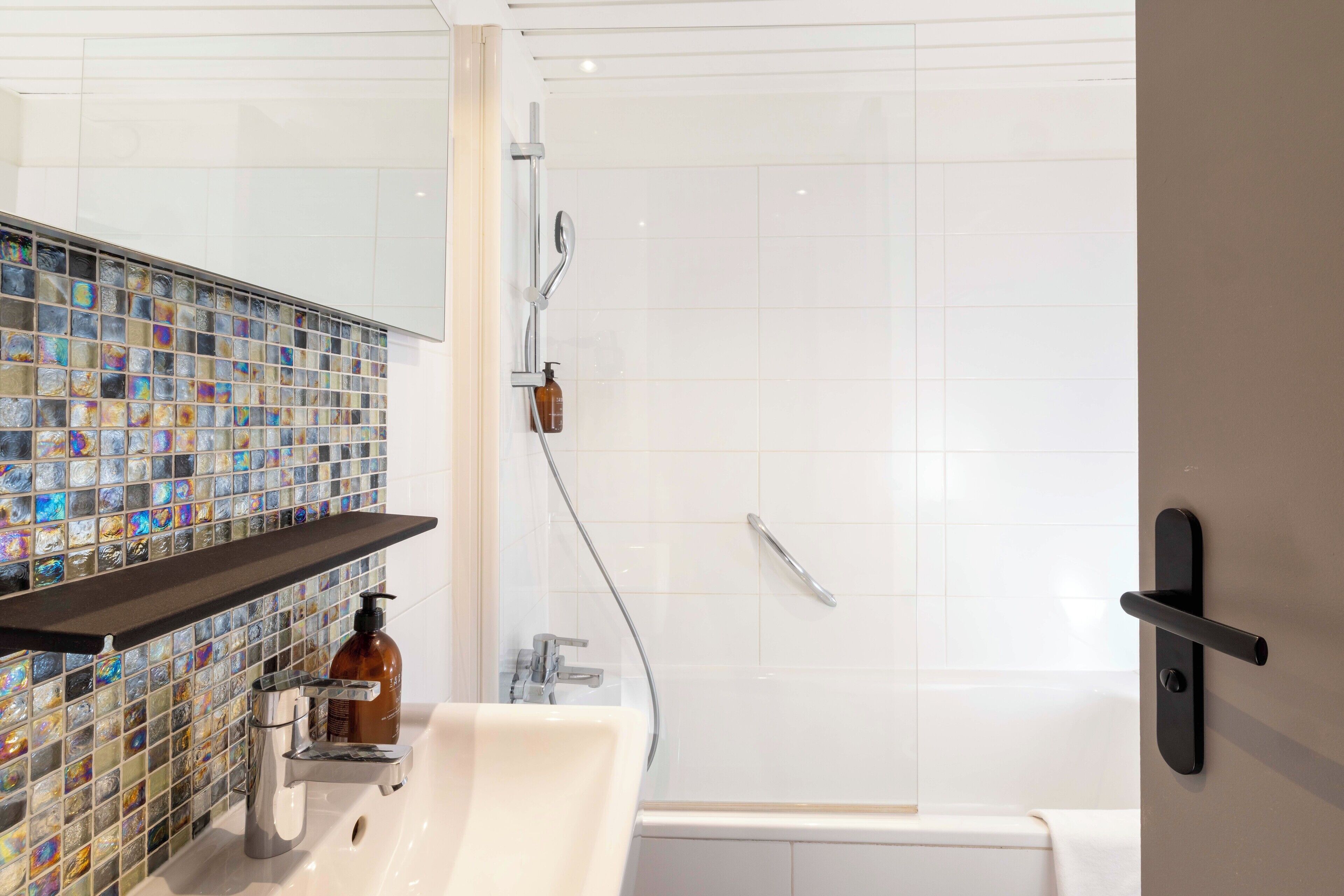 single room | bathroom | free toiletries, hair dryer, towels