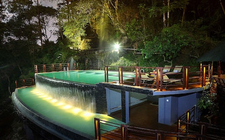 2 piscinas al aire libre, camas de piscina gratis