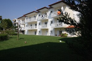 Property grounds - Pavloudis Apartments (Polygyros)