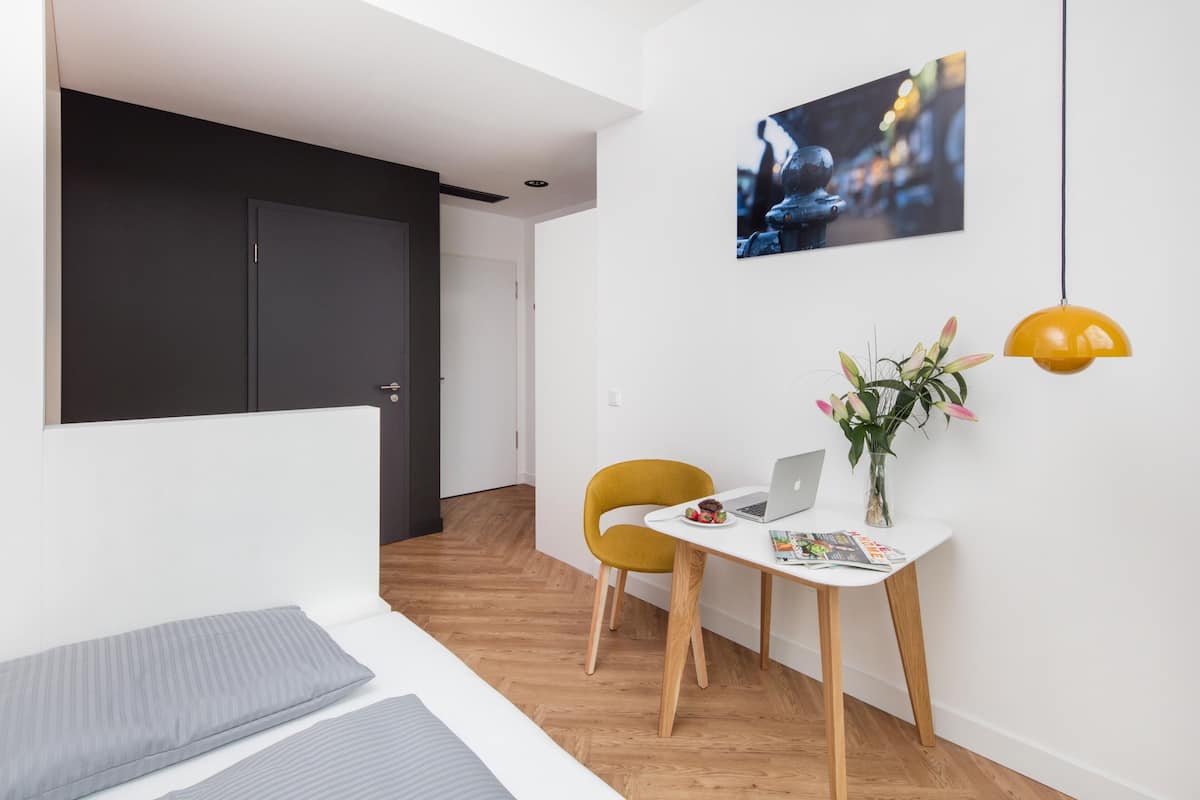 1 habitación, ropa de cama de alta calidad y escritorio