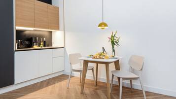 Apartment | Eigene Küche | Kühlschrank, Mikrowelle, Herdplatte, Geschirrspüler