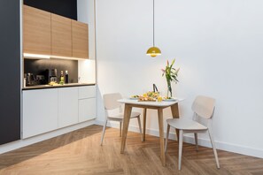 Apartment | Private kitchen | Fridge, microwave, stovetop, dishwasher - smartments Berlin City-West (Berlin)