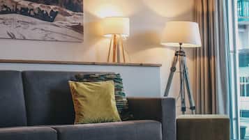 40-inch flat-screen TV with cable channels, TV, heated floors