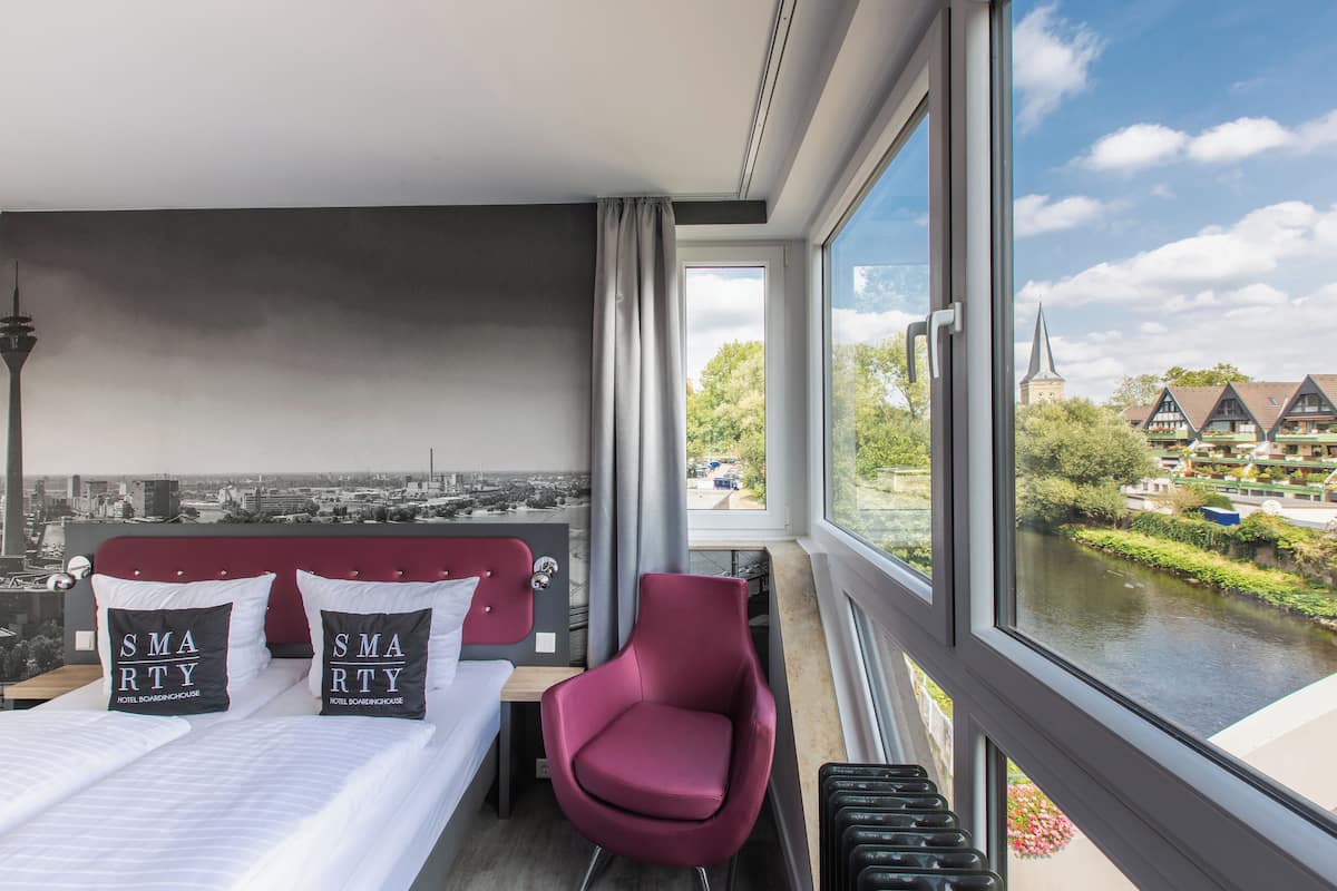 Minibar, safe på rommet, skrivebord og wi-fi (inkludert)