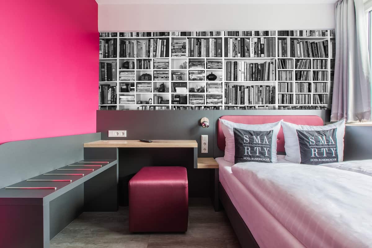 Minibar, safe på rommet, skrivebord og wi-fi (inkludert)