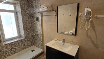 Zweibettzimmer | Badezimmer