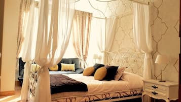 Chambre Triple Supérieure | Espace de travail pour ordinateur portable, rideaux occultants
