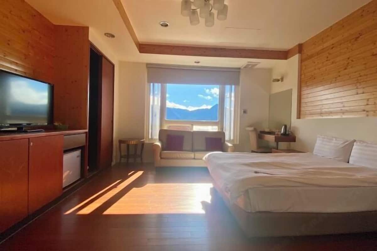 Blackout curtains, free WiFi