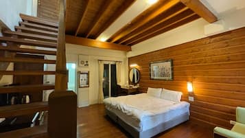 金典樓中樓四人房 | 遮光窗帘、免费 WiFi