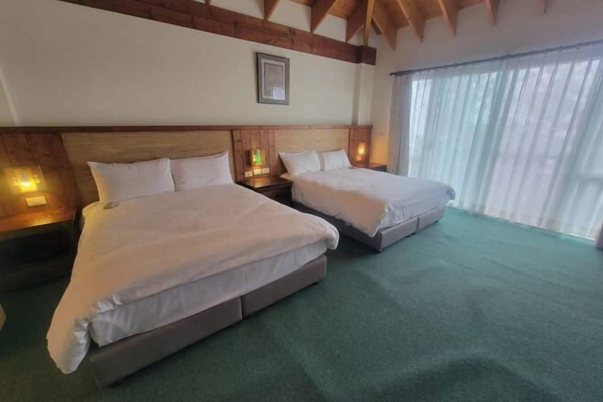 Blackout curtains, free WiFi