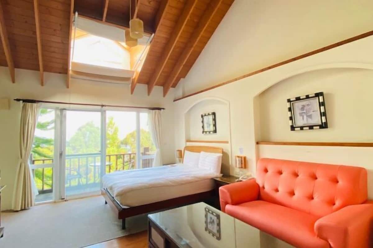 Blackout curtains, free WiFi