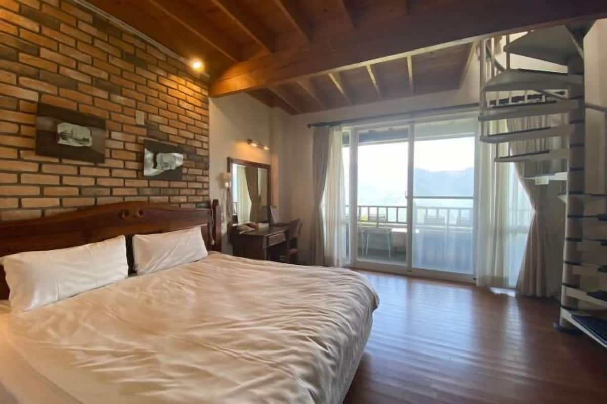 Blackout curtains, free WiFi