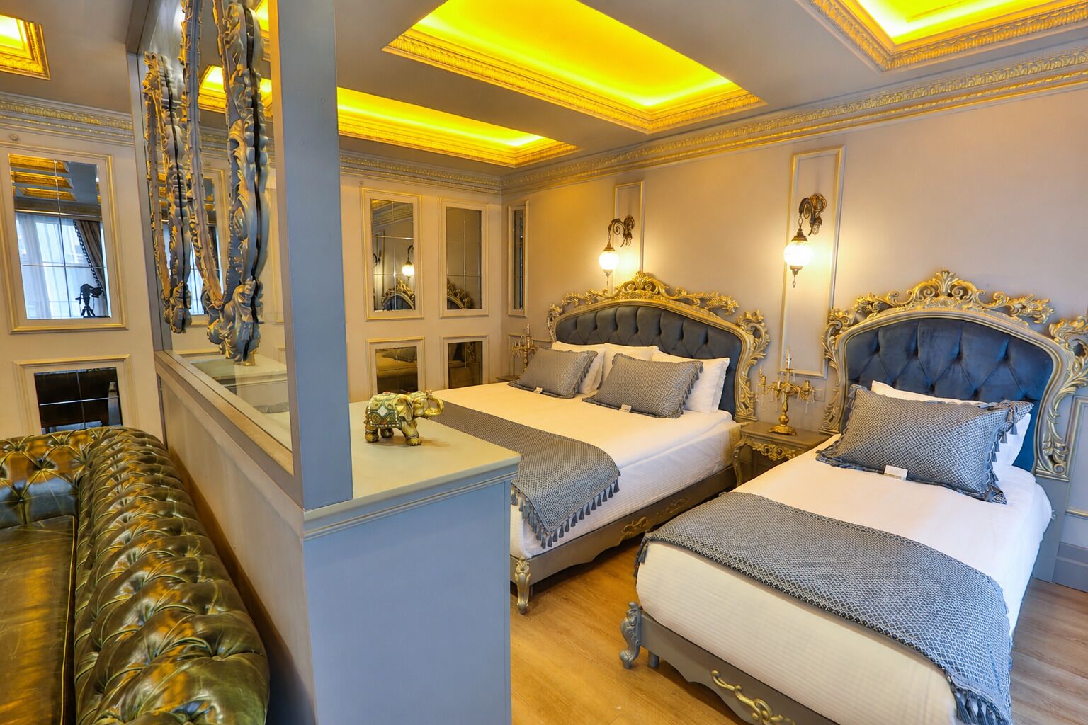 Habitación triple Deluxe | Zona de estar