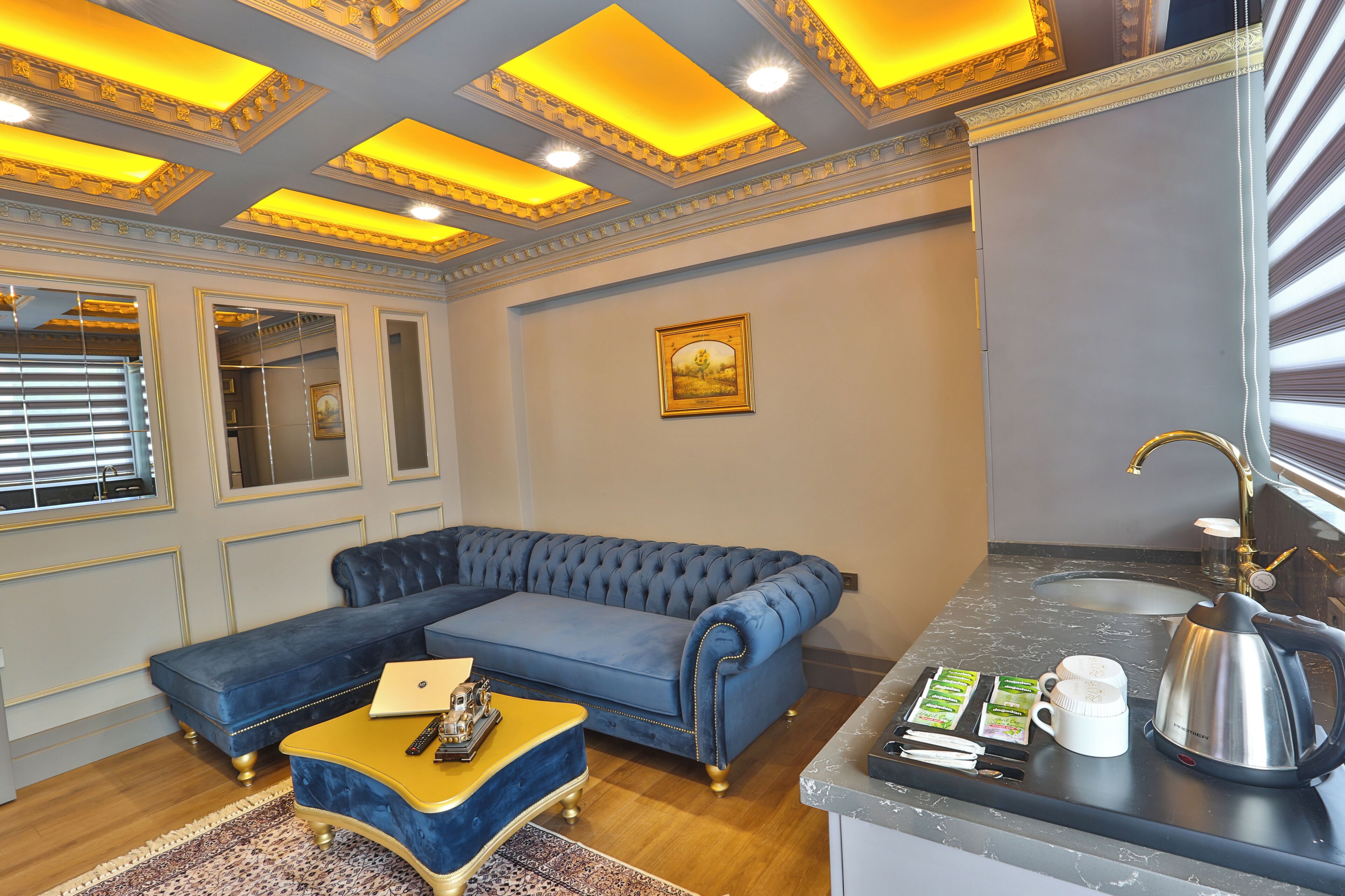 Luxury Suite, 2 Bedrooms, 2 Bathrooms | Living area