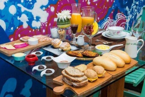  Modernistas Hospedagem e Arte