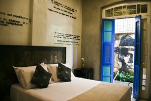 Minibar, décoration personnalisée, bureau, Wi-Fi gratuit