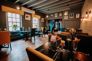 Se sirven cenas y cocina británica