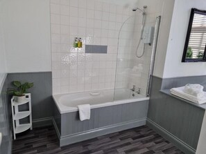 Bathroom - OYO The Leven (Middlesbrough)