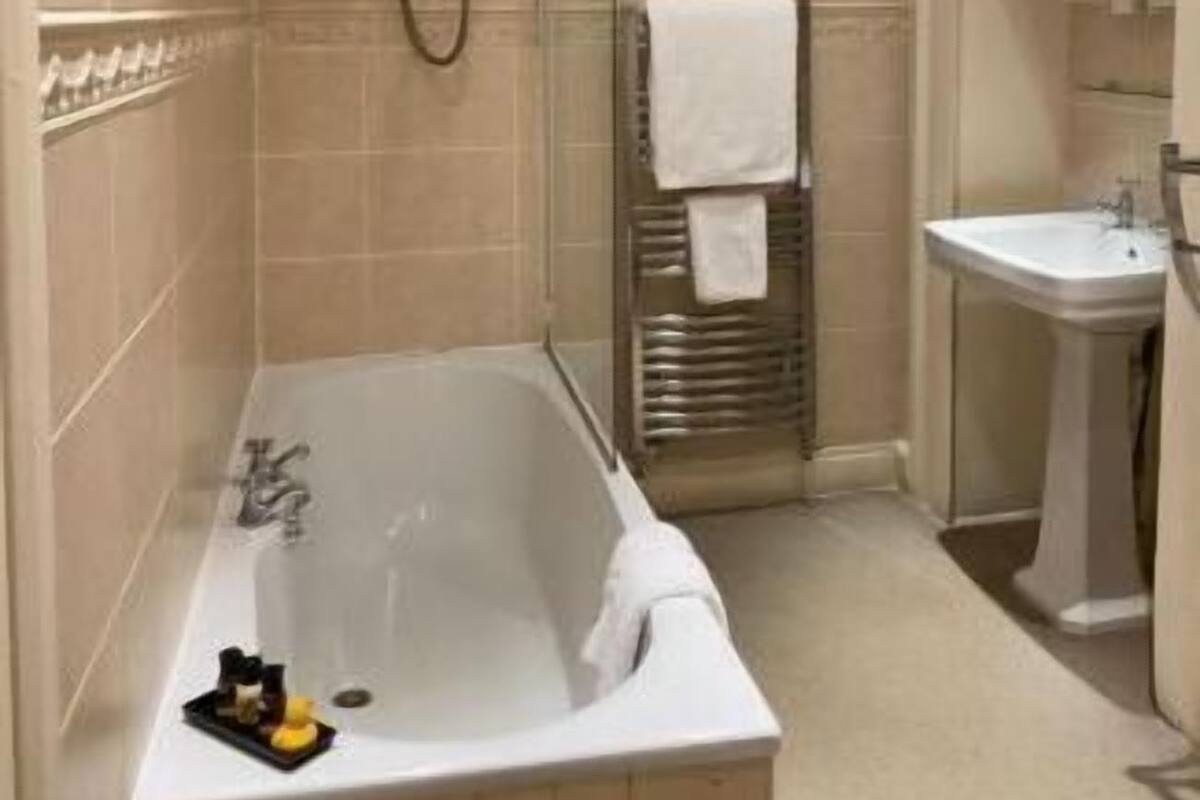 Baño | Amenidades de baño gratuitas, secadora de cabello, toallas, jabón