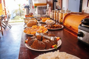 Free daily buffet breakfast
