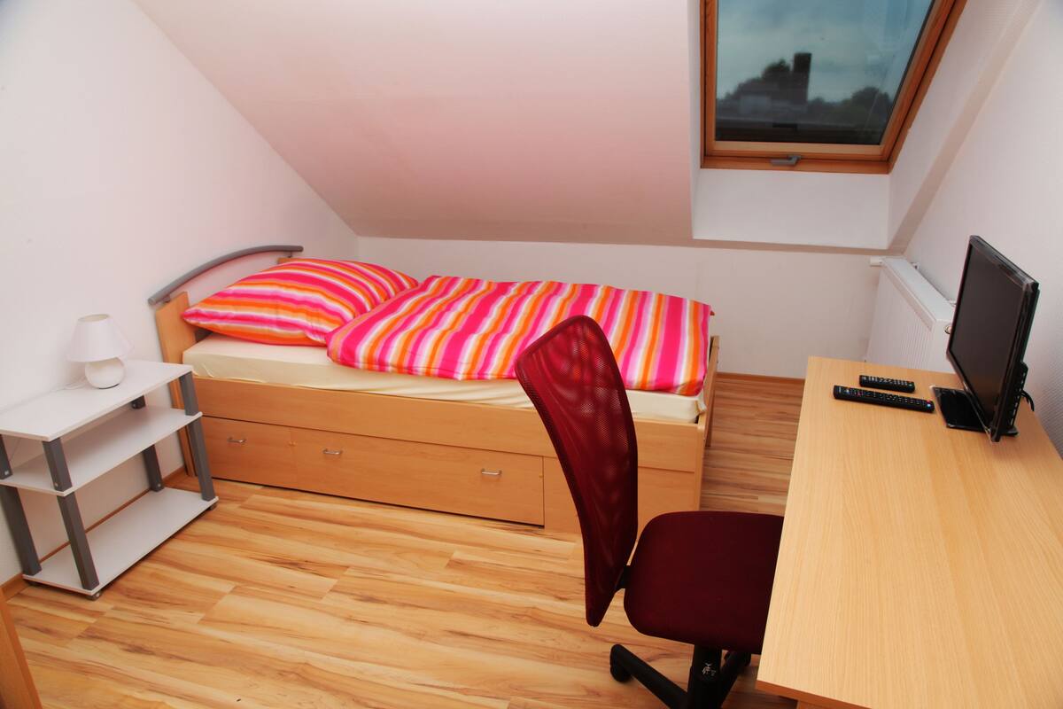 Single Room, Shared Bathroom (2) | Desk, free WiFi
