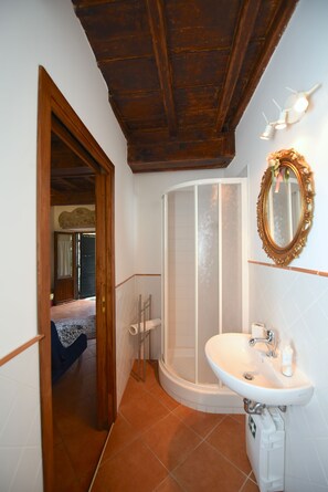 Standard Double Room, Valley View | Bathroom | Shower, hair dryer, bidet, towels