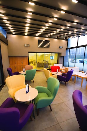 Food court - Alesha Suite (Yomra)