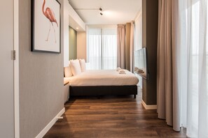 XL 2 Bedroom Apartment, Balcony,Sofa Bed