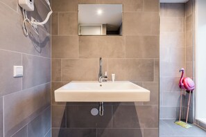 Large 2 Bedroom Apartment | Bathroom - YAYS Amsterdam North by Numa (Amsterdam)