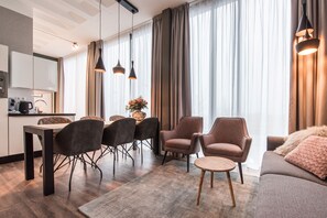 Espace de travail pour ordinateur portable, fer et planche à repasser