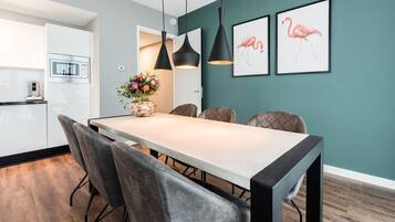 XL 2 Bedroom Apartment, Balcony,Sofa Bed | Laptop workspace, iron/ironing board, free WiFi, bed sheets