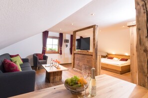 Suite – junior | Oppholdsområde | Flatskjerm-TV